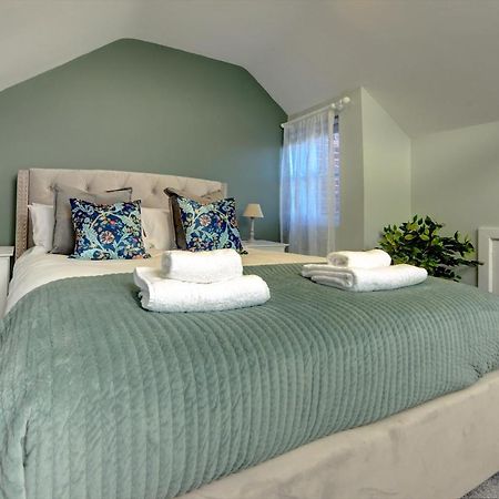 The Nook - A Modern 2 Bedroom Loft With Parking Ripon Bagian luar foto