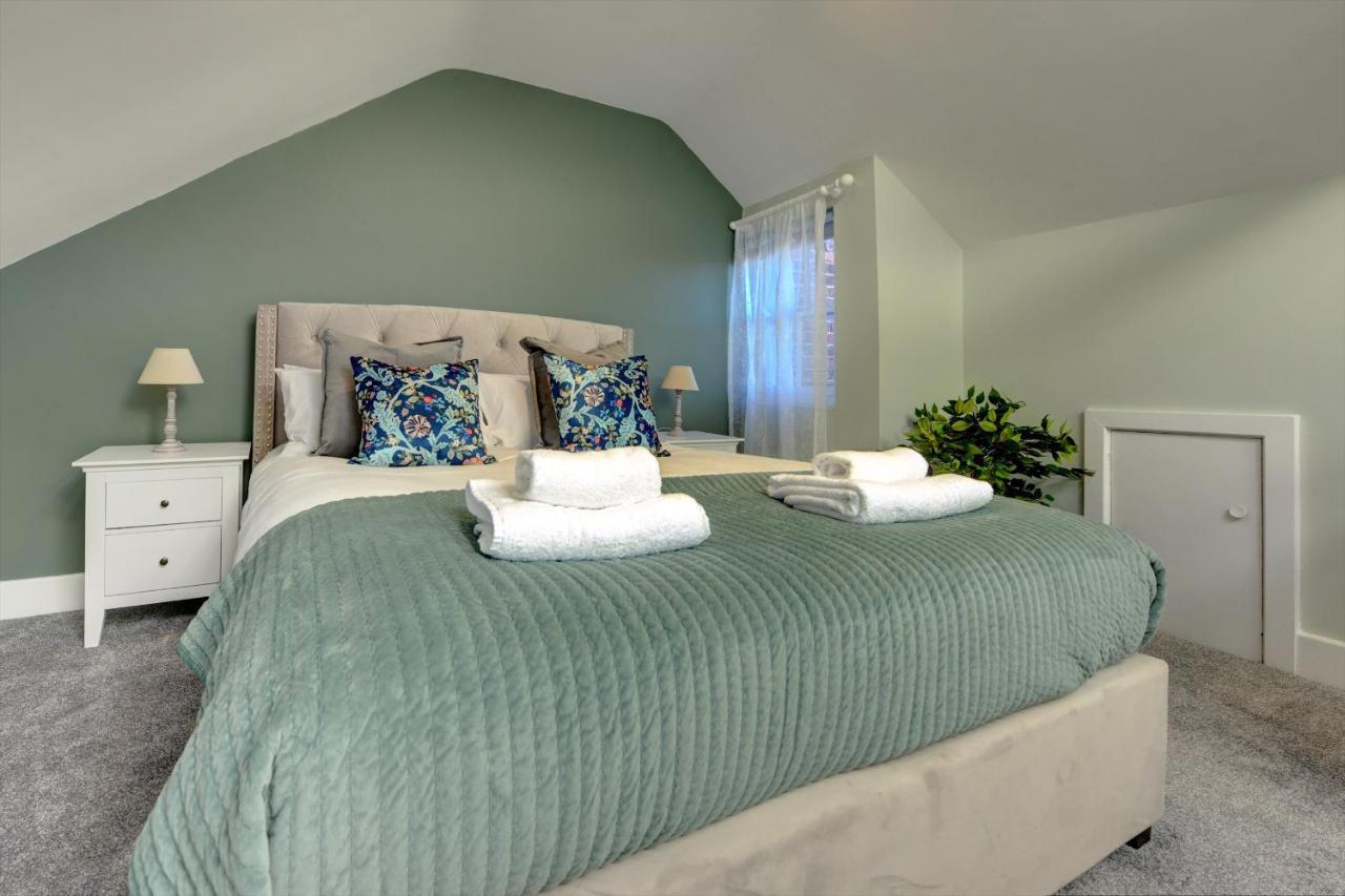 The Nook - A Modern 2 Bedroom Loft With Parking Ripon Bagian luar foto