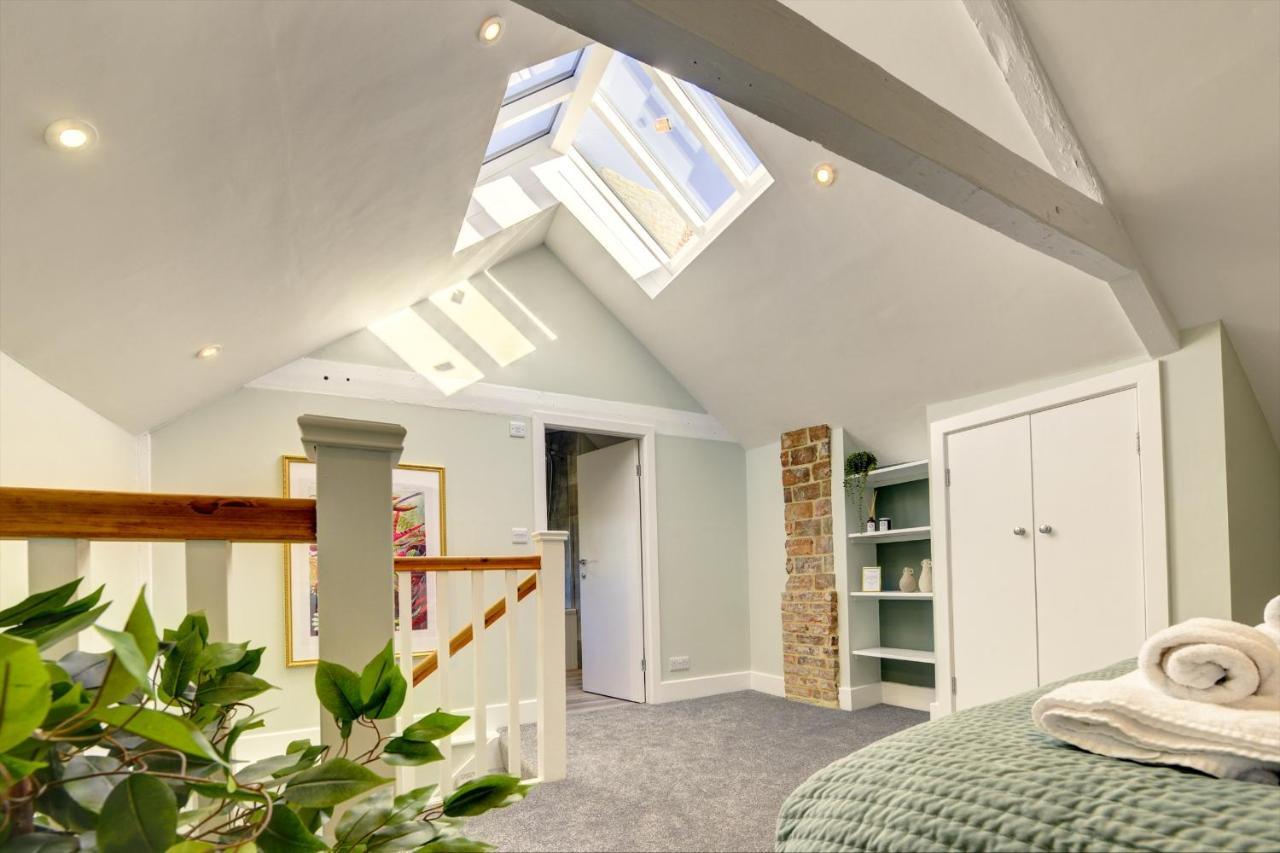 The Nook - A Modern 2 Bedroom Loft With Parking Ripon Bagian luar foto