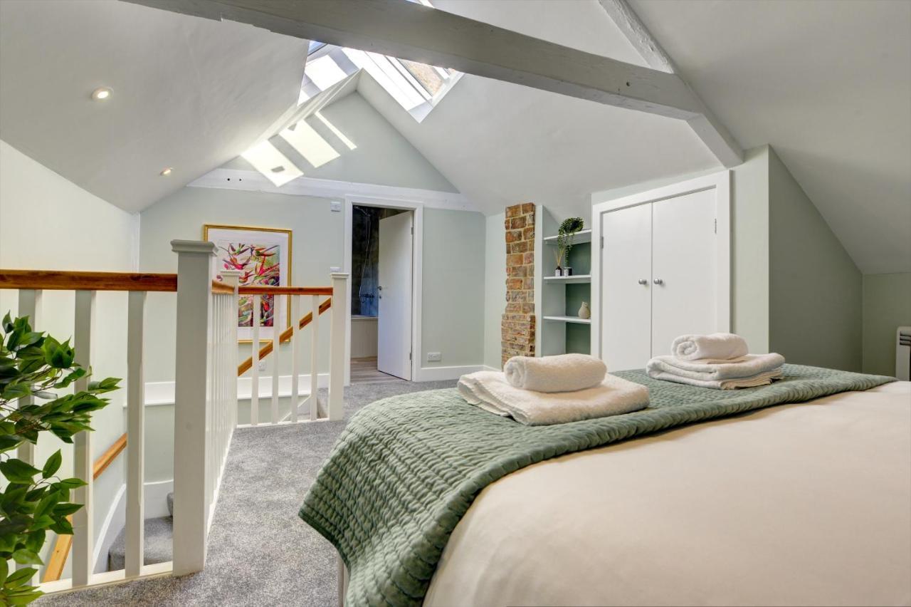 The Nook - A Modern 2 Bedroom Loft With Parking Ripon Bagian luar foto