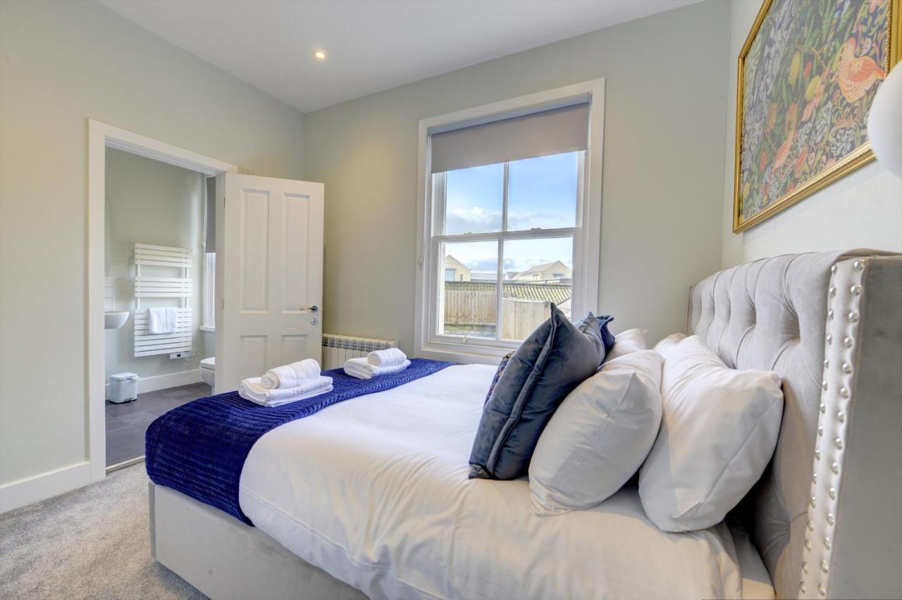 The Nook - A Modern 2 Bedroom Loft With Parking Ripon Bagian luar foto