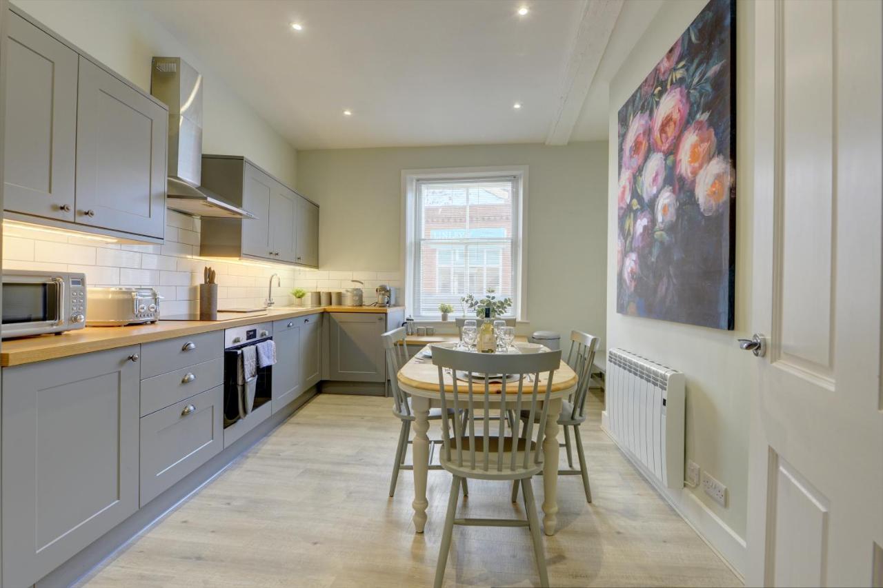 The Nook - A Modern 2 Bedroom Loft With Parking Ripon Bagian luar foto