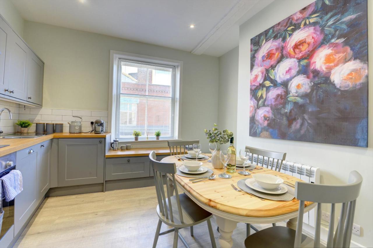 The Nook - A Modern 2 Bedroom Loft With Parking Ripon Bagian luar foto