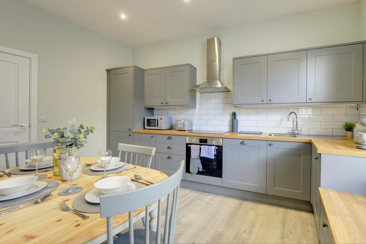 The Nook - A Modern 2 Bedroom Loft With Parking Ripon Bagian luar foto